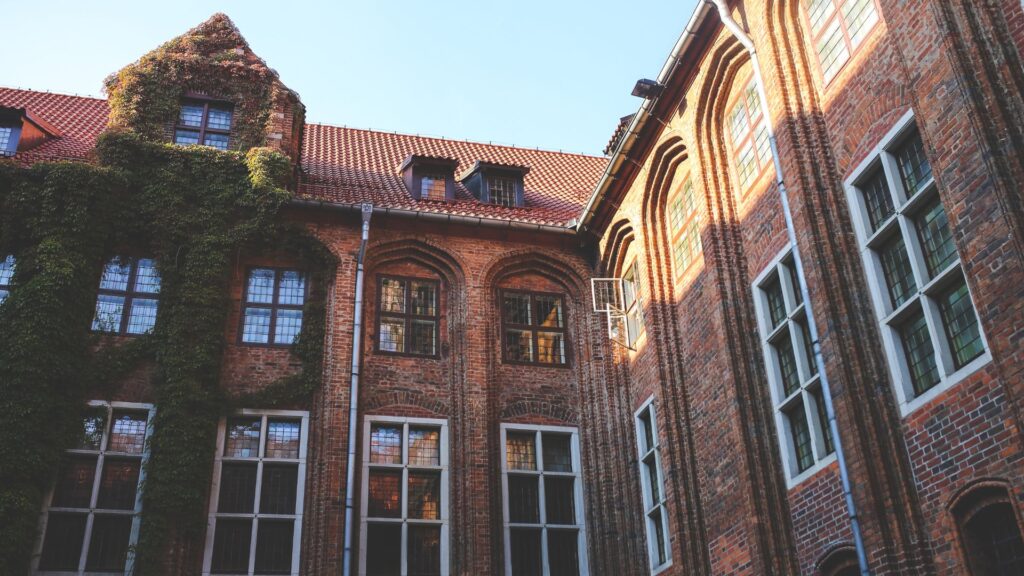 Altbausanierung Düsseldorf - Saniermeister Düsseldorf - Badezimmer sanieren lassen - Renovierung - Trockenbau - Innenausbau - Bodenverlegung